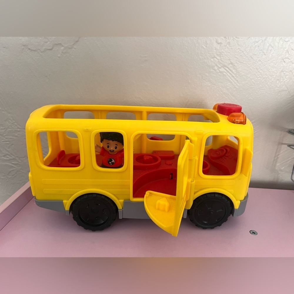 Little People School Bus - Picture 2 of 4